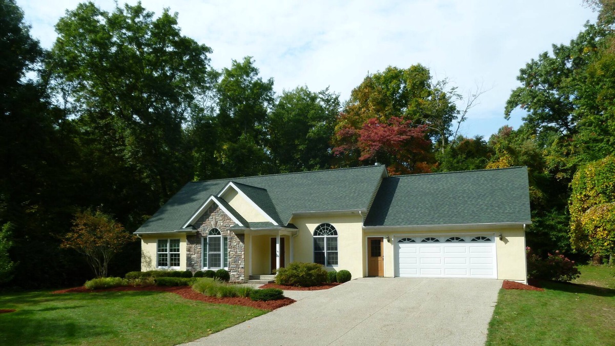 Flushing Township Cottage | A beautiful 1400 sq. ft. Cottage in the Woods, just 5 minutes from Flushing.