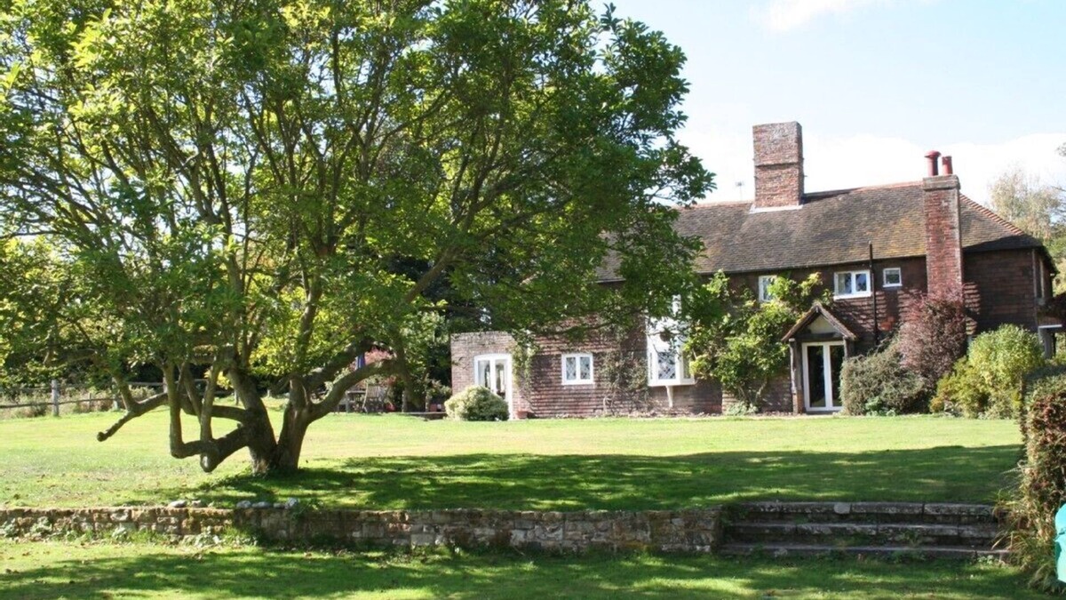 Mayfield Cottage | A beautiful 15th century country cottage near Mayfield with stunning views