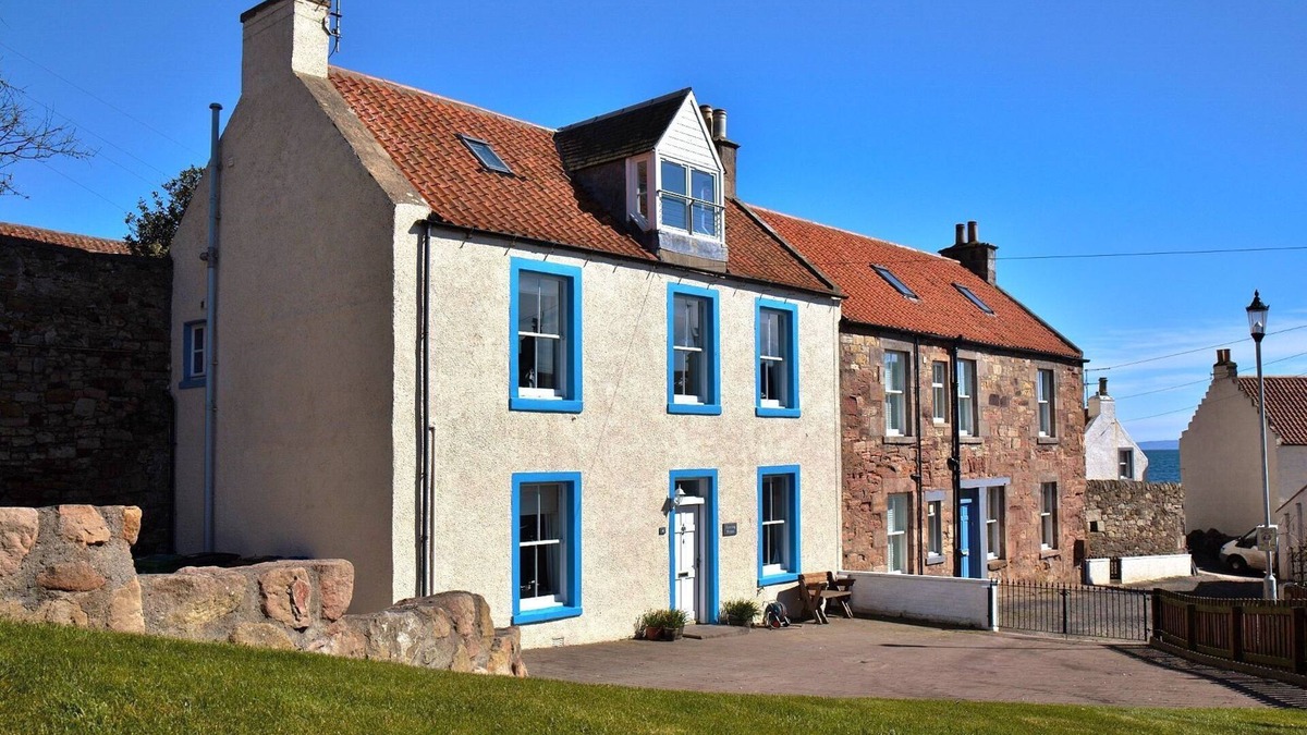 Pittenweem House | A beautiful 4 bedroomed house next to the harbour with fabulous gardens
