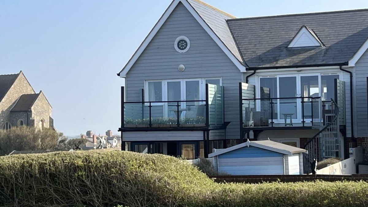 Mundesley House | A beautiful award winning upside down house with fabulous sea views