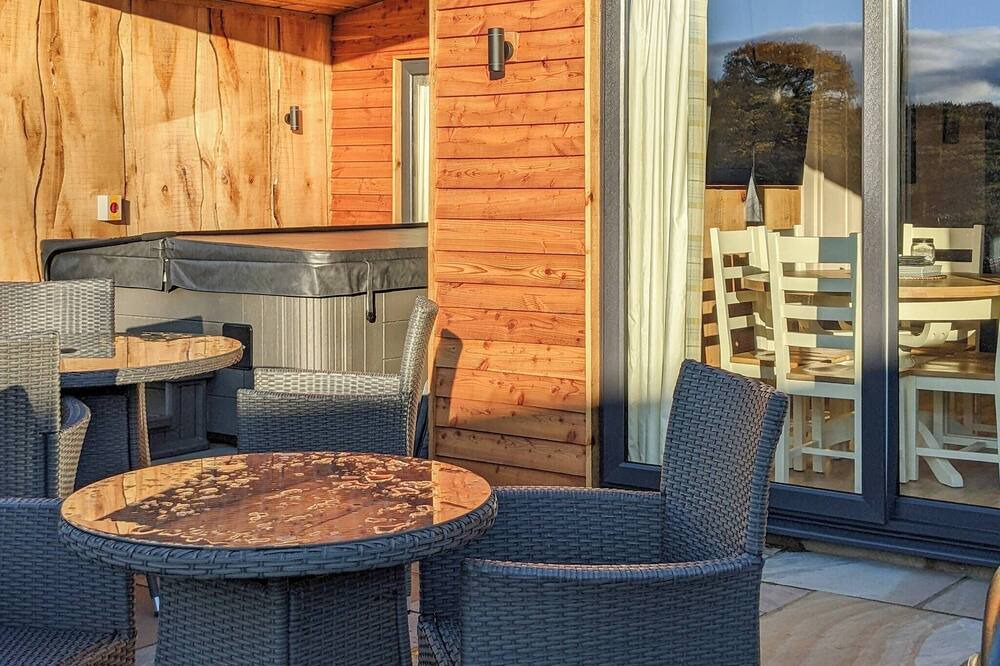 Chirk Bank Ski Chalet | A beautiful bespoke lodge perfect for a family escape.