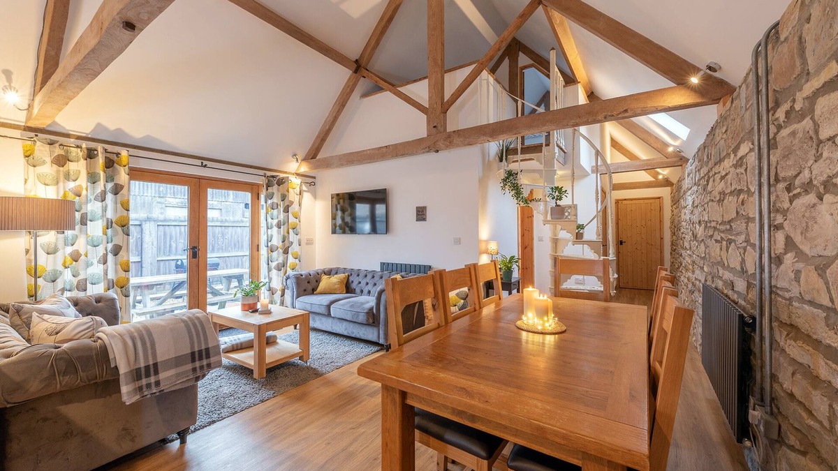 Ilton Cottage | A Beautiful converted barn, sleeps 6 with own hot tub and enclosed garden