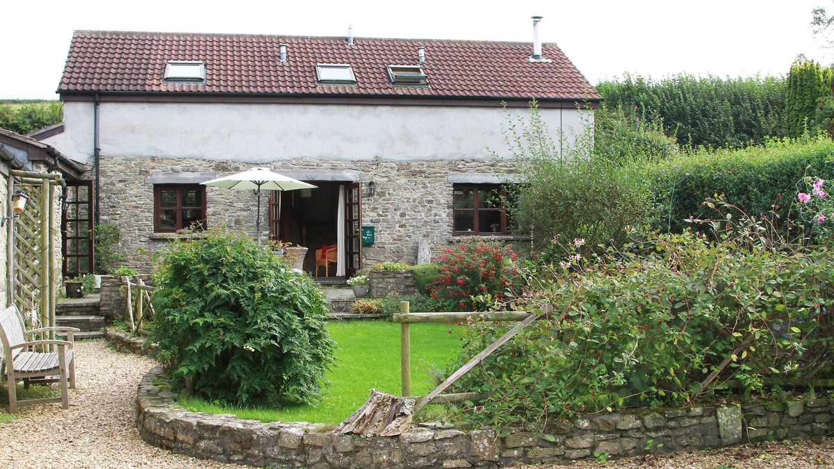 Georgeham House | A beautiful converted barn in Georgeham, with hot tub, 1.5 miles from surf beach