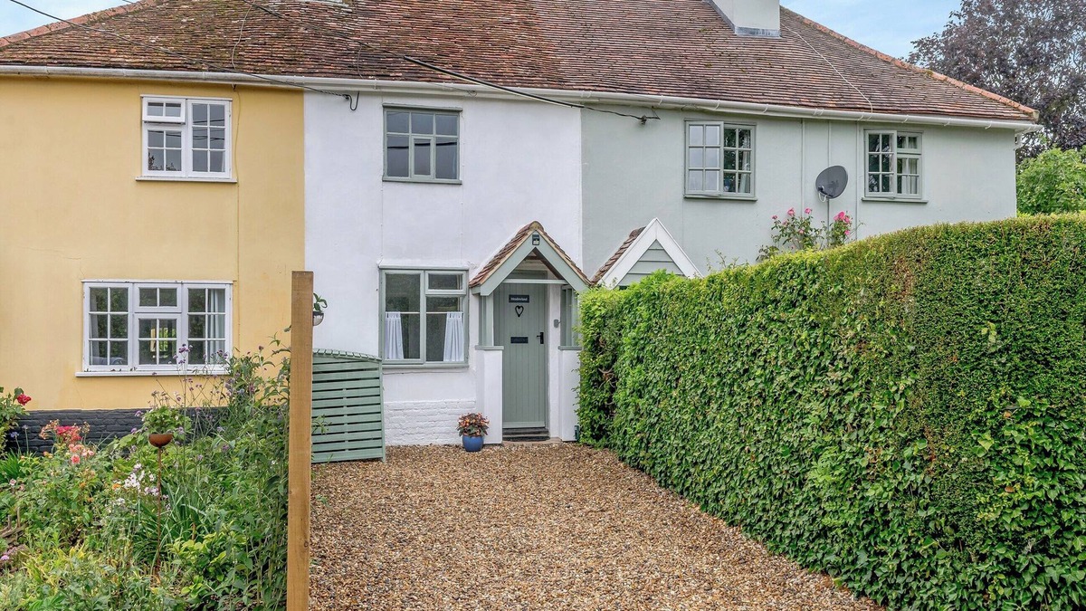 Eye Cottage | A beautiful cosy country cottage set in a tranquil location.