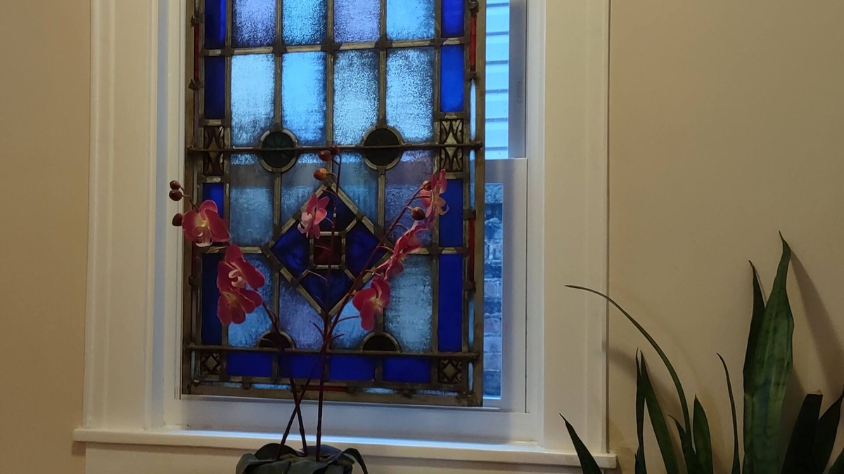 Connellsville Bed & Breakfast | A Beautiful Home in city near restaurants and activities