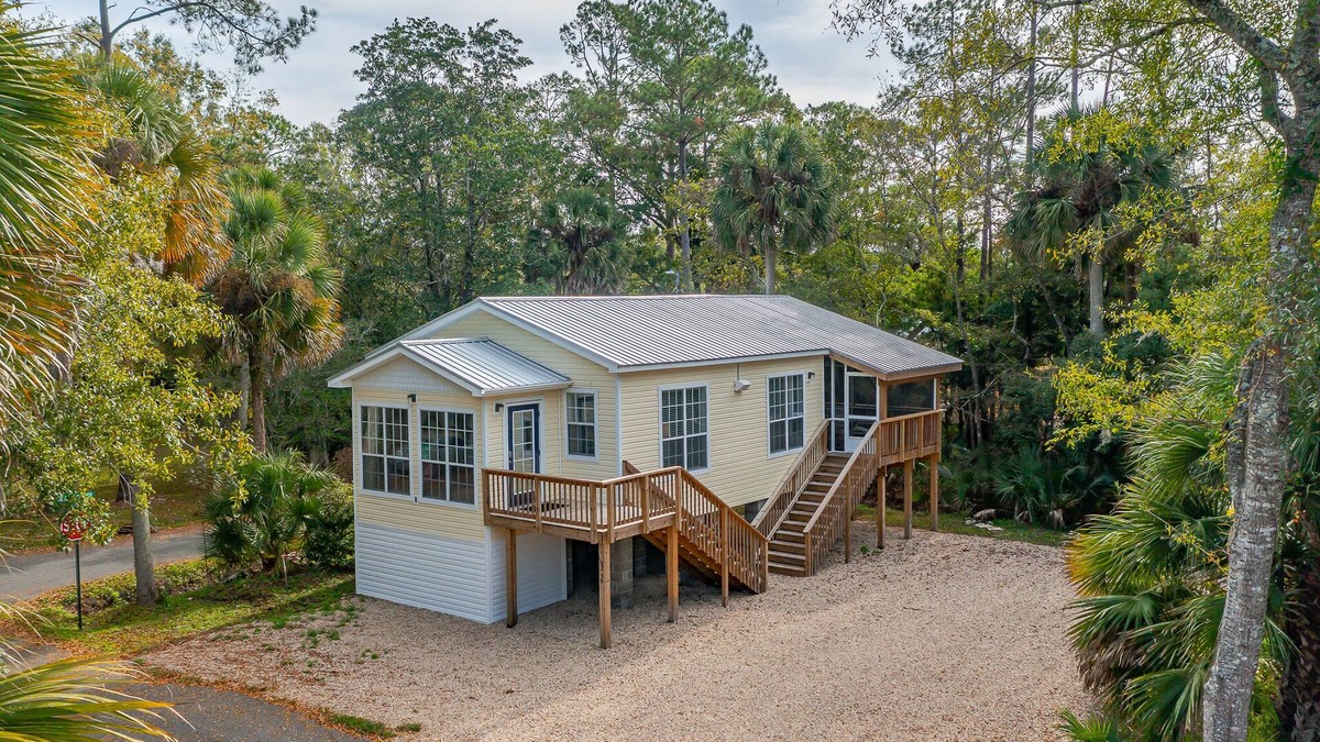 Crawfordville House | A beautiful house nestled in Saint Marks a block from the water . Quiet and cozy