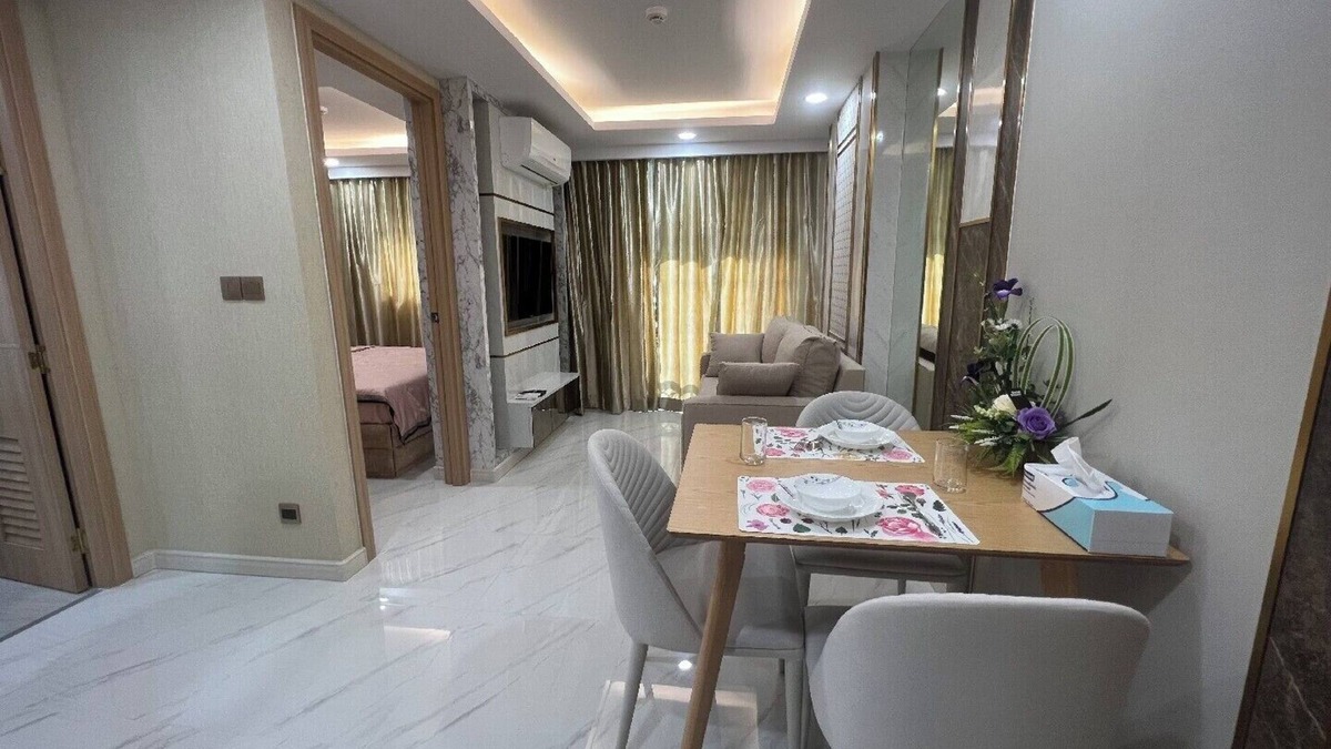 Central Pattaya Apartment | A beautiful pool view apartment