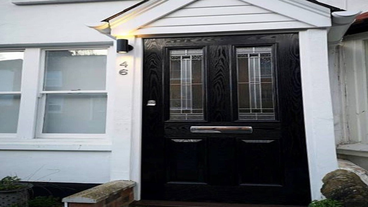 Guildford House | A beautiful property, centrally located in Guildford. Your home away from home.