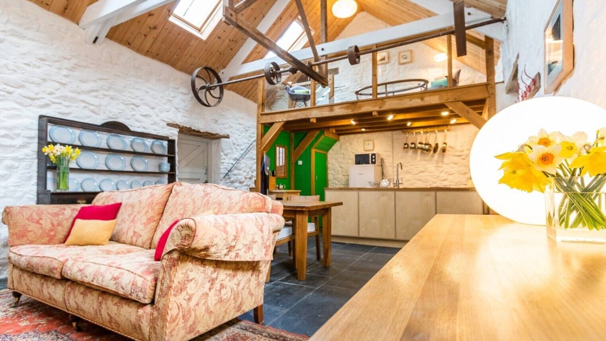 Cardigan House | A beautiful rare find with beautiful walks.