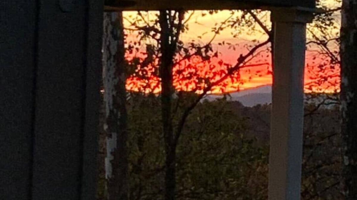 Naples Cottage | A beautiful Sunset Cottage. Amazing Mountain View’s and Sunsets.
