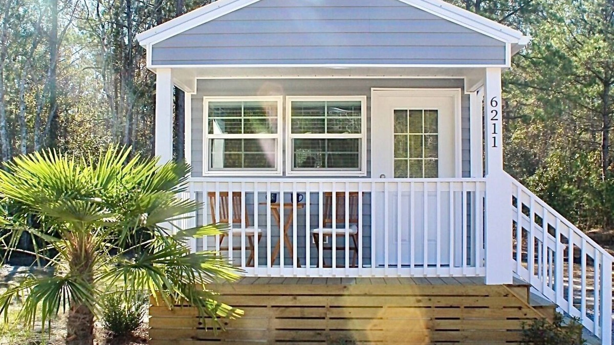 Ocean Isle Beach House | A beautiful tiny house in a beautiful little paradise for you to enjoy nature