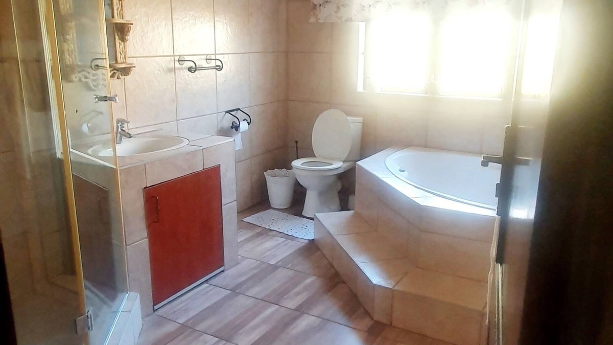 Nelspruit House | A beautiful Townhouse in a secure complex. A home away from home.