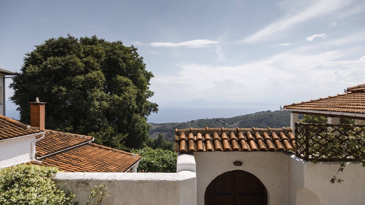 Mileai Villa | A beautiful two building villa with an extraordinary view to the sea!
