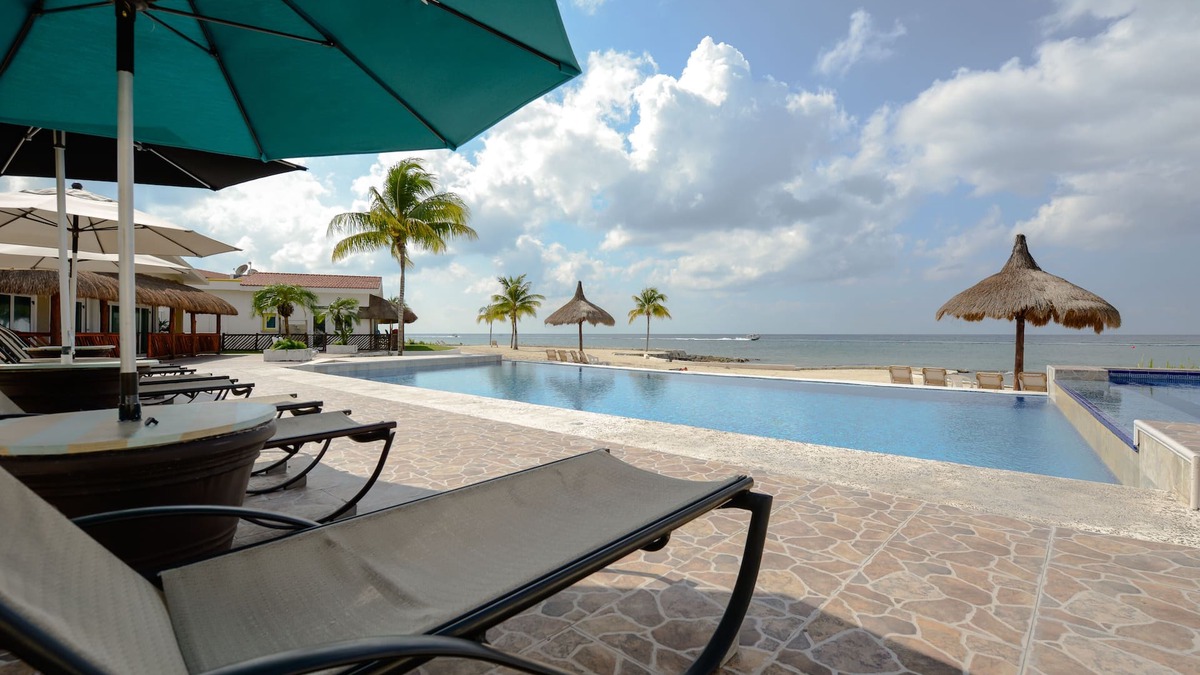 Costa Maya House | A beautiful villa for in a quiet community, steps from the beach, private pier