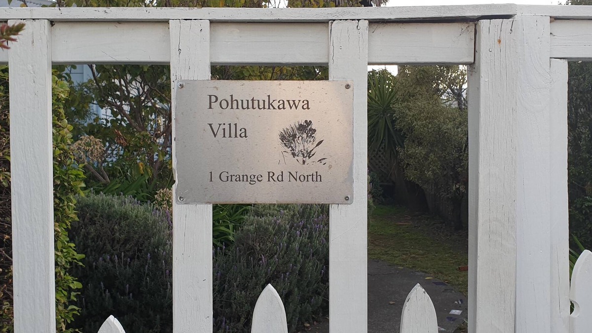 Haumoana House | A beautiful Villa with a spacious garden, only1 minute walk to beach !