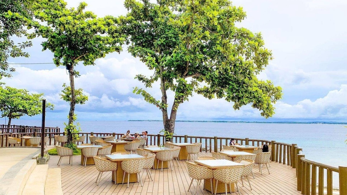 Lapu-Lapu Condo | A Beautiful, Well-decorated Place by the Beach