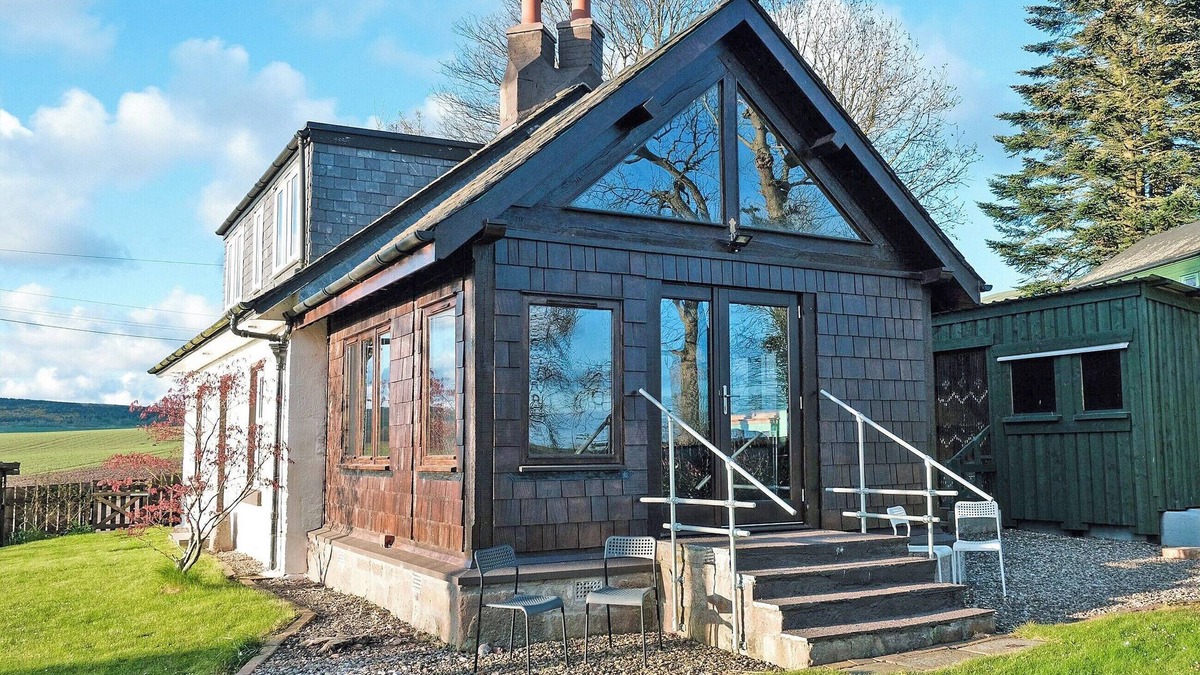 Montrose Cottage | A beautifully renovated cottage in the country, with the most amazing views.