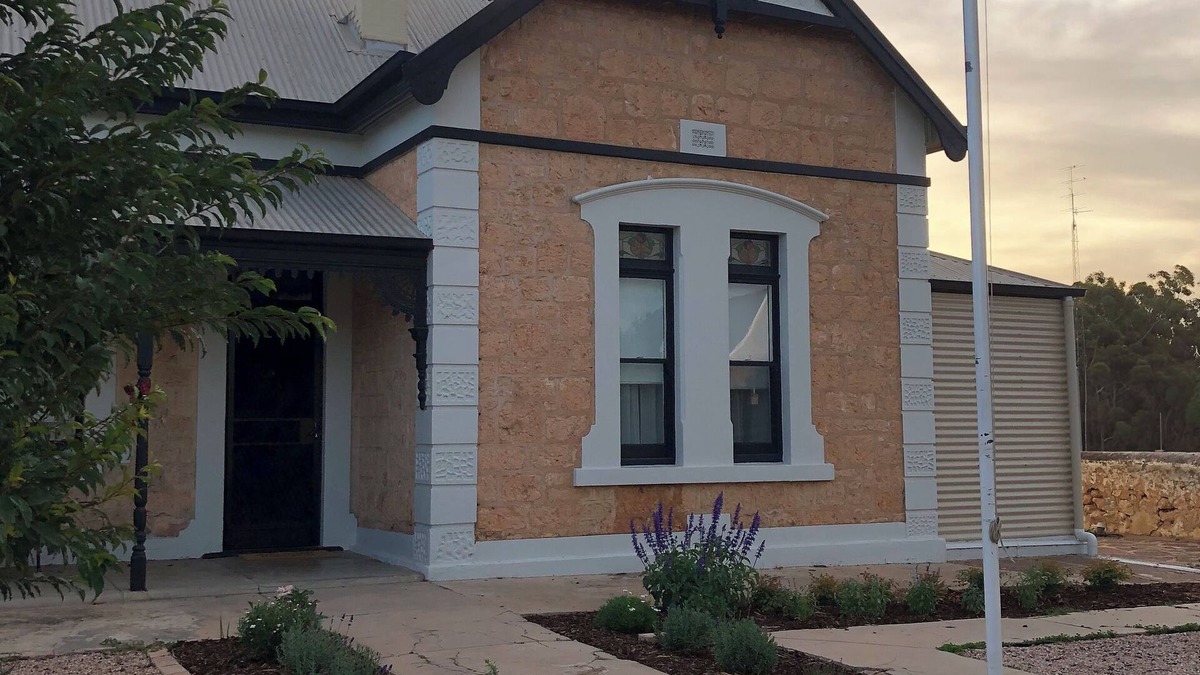 Moonta House | A beautifully renovated Sandstone home 5 minute walk to the main street.nn