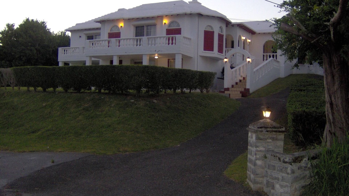 Warwick Apartment | A Bermudaful Experience In The Middle Of Paradise