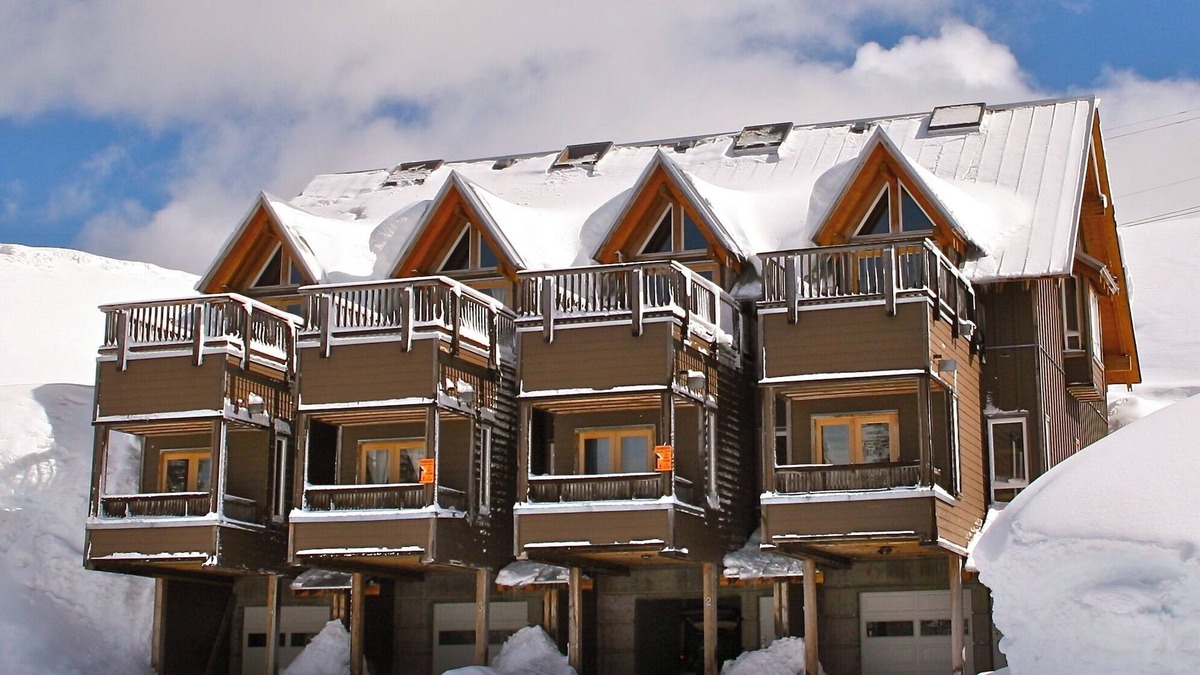 Courtenay House | A Bit of Whistler up at Mt Washington