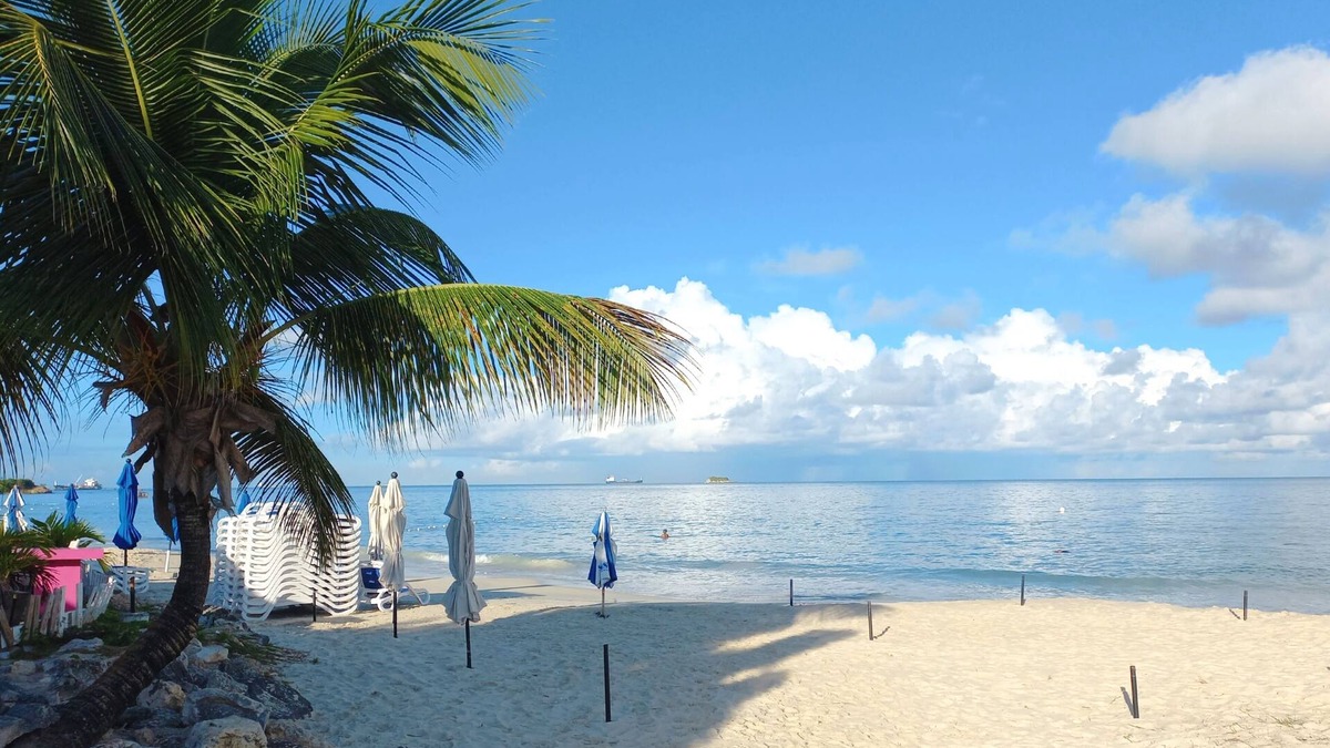 Saint John Parish Apartment | A Blissful Carib/n Getaway! Work or Leisure, 15 mins to Beaches & Restaurants.