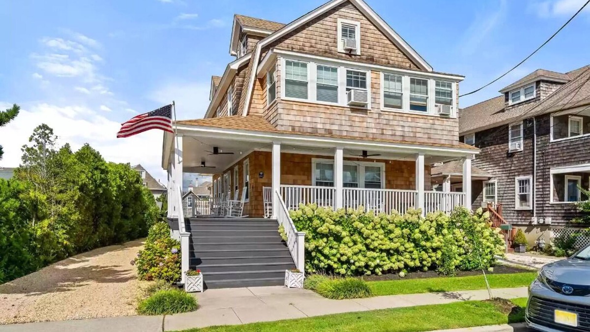 Avon Condo | A block to Beach and 2 to Bay: Cozy 2-bedroom Condo, Bay Head, New Jersey Shore