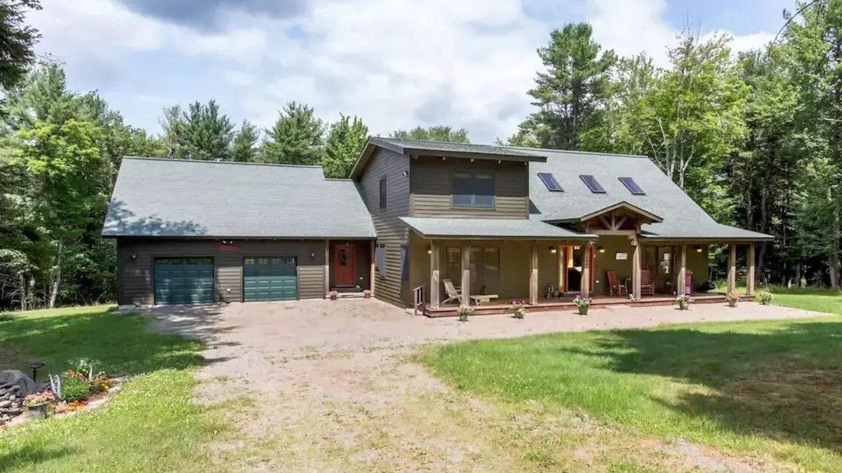 Meredith House | A breathtakingly pristine luxury cabin on 14 private acres