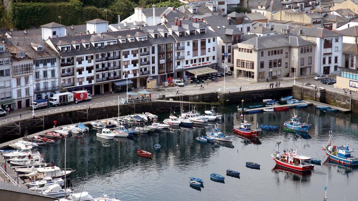 Luarca Apartment | A Bruxo Fonte. Sleeps 8, 2 bathrooms. Full Equipe Reg VUT38509As