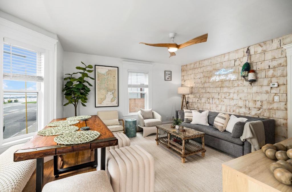 Gloucester Apartment | A by the Bay - Stunning Seaside Apartment