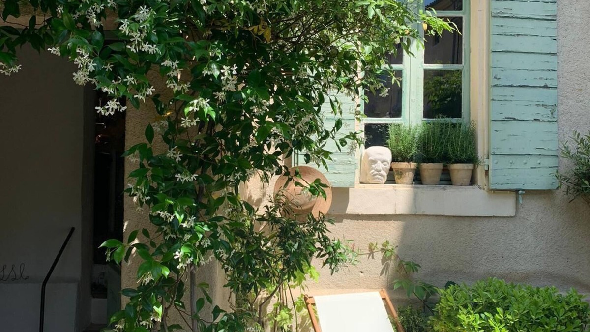 Lourmarin House | A/C charming Provencal Cottage in Center Village w/small Garden & PARKING!