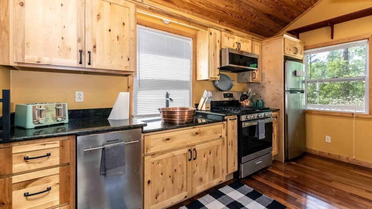 Homosassa Cabin | A/C, Firepit, Grill, Pet Friendly