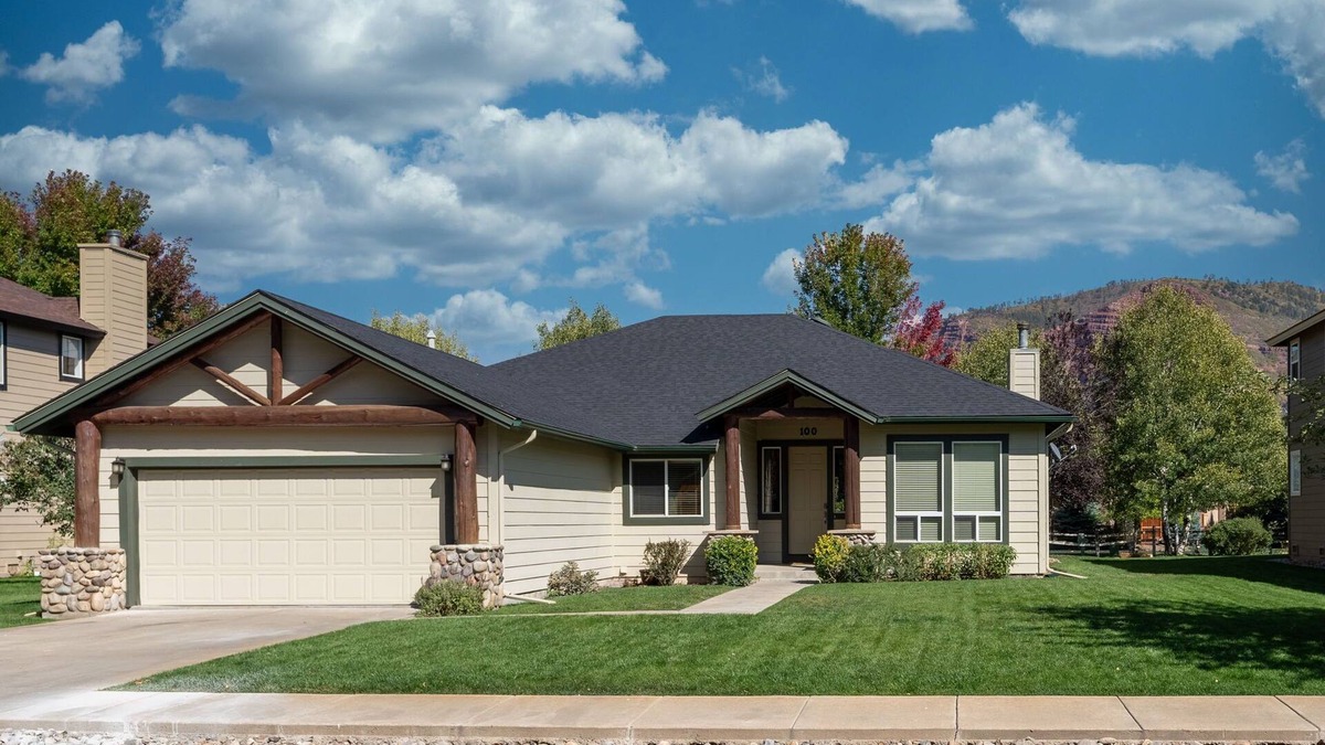 Dalton Ranch House | A/C, Hot Springs and Golf Close, Dalton Ranch!