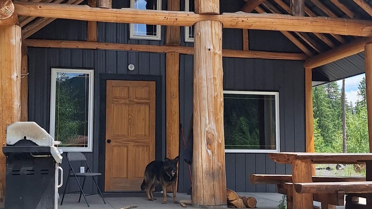 Retallack Cabin | A cabin in Retallack BC, with all the amenities. Adventure right out the door.