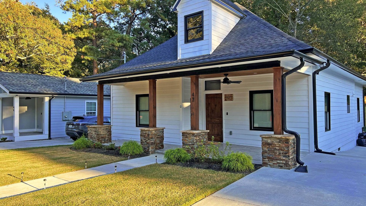 Chosewood Park House | A CABIN IN THE CITY~5 STAR LUSH BACKYARD