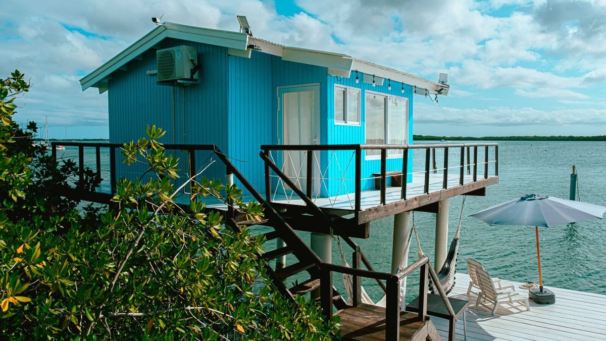 Oranjestad Cabin | A Cabin On a Pier