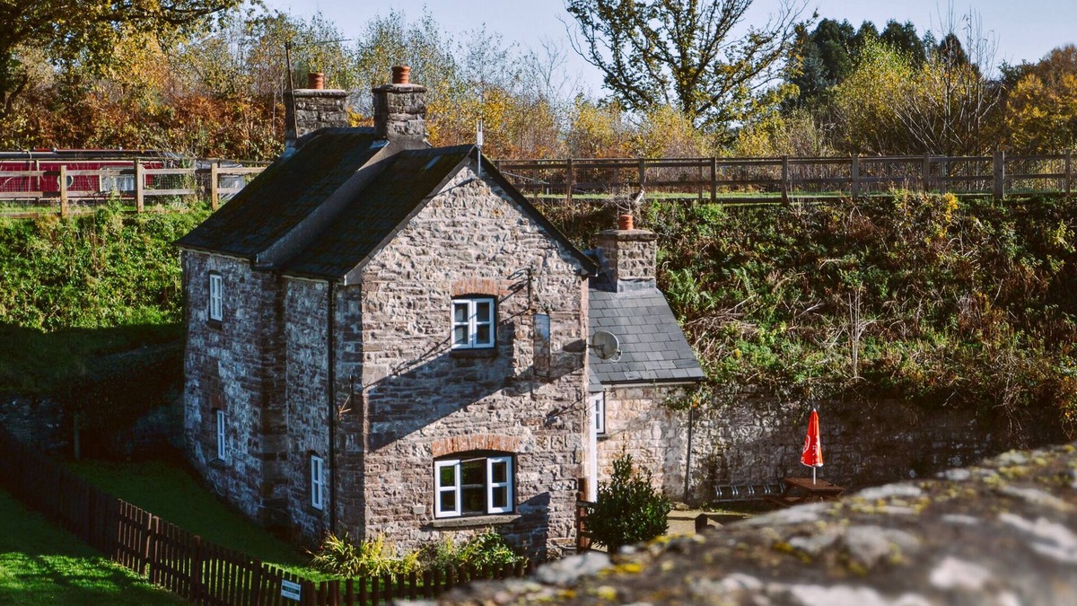Llanvair Kilgeddin Cottage | A canalside cottage, within Goytre Wharf on the Monmouthshire & Brecon Canal