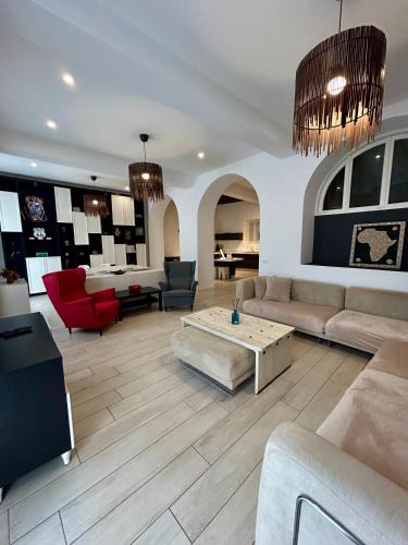 Pavia Apartment | A Casa di Lamu, eleganza in Piazza della Vittoria, 140mq