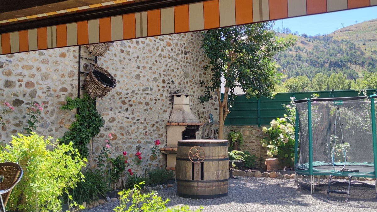 O Barco de Valdeorras Ski Chalet | "A CASONA DO BARCO" Big house with porch and garden