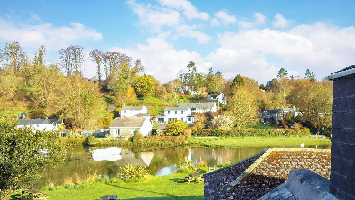 Lerryn Cottage | A characterful holiday home with an attractive open plan layout.