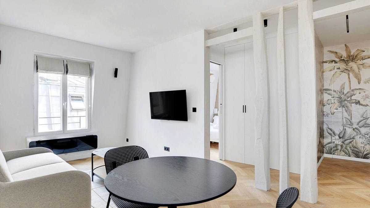 Quartier de Rochechouart Apartment | A Charming 1-BR/1BA in Montmartre