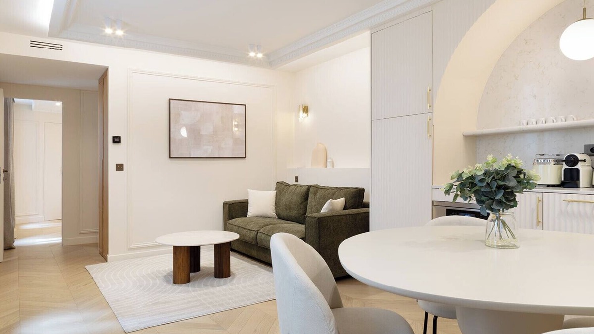Gaillon Apartment | A Charming 1-BR/1BA with Services in Opéra