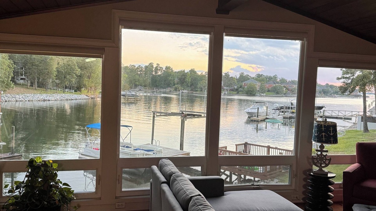 Columbia House | A Charming 2-bedroom house located on Lake Murray SC!