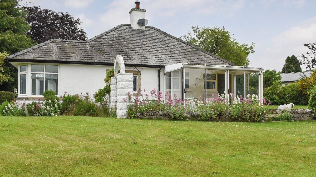 Tyn-y-Groes Cottage | A charming and homely detached cottage all set out on one level.