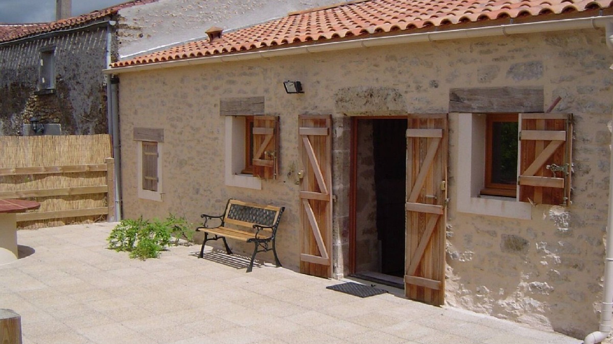 Sigournais Cottage | A charming barn in rural hamlet near Sigournais, 30 minutes from Puy du Fou.