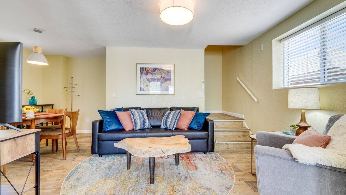 Florence Cottage | A Charming Cottage Retreat for Your Next Getaway! Pets with Fee