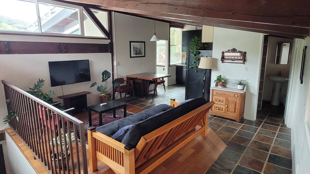 Topanga House | A Charming Guesthouse One Bedroom Suite in the Heart of Topanga