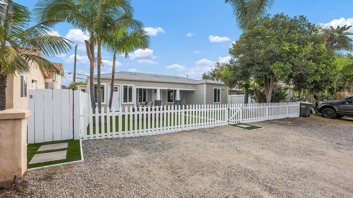 Encinitas Apartment | A Charming Hidden Gem, two blocks to Moonlight Beach