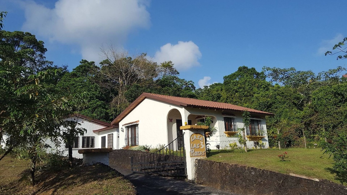 Arenal House | A charming house surrounded by beautiful nature. Cosy, WiFi & fully equipped.