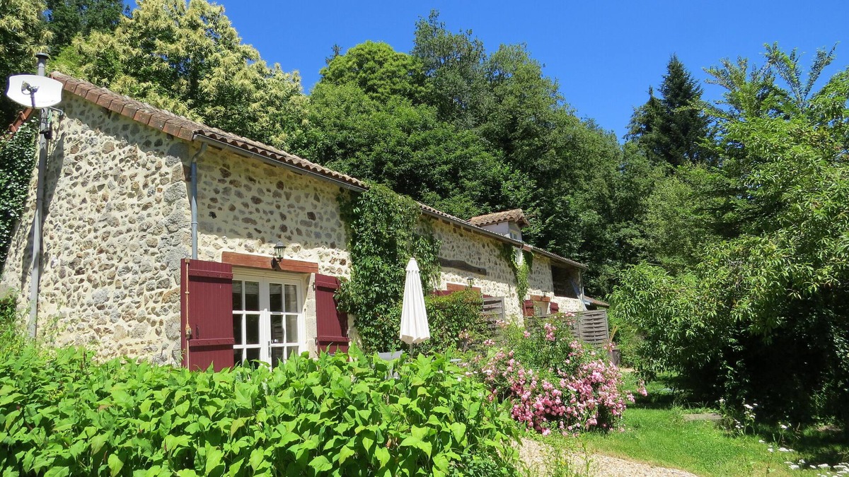 Pensol Cottage | A charming rural gite for up to 2 people, 20 acres of grounds, wifi, by a river.
