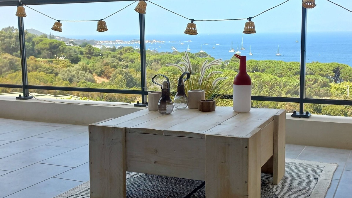 Pietrosella Apartment | A charming setting with the sea in full view!